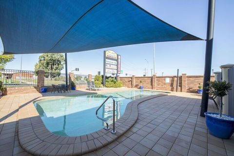 Cotswold Motor Inn - Accommodation Guide 4