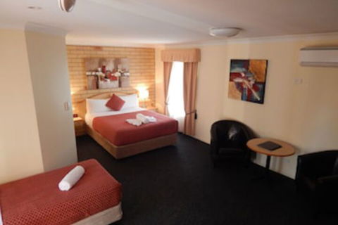 Cotswold Motor Inn - Accommodation Guide 0