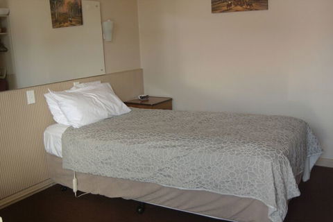 Travellers Rest Motel - Accommodation Guide 5