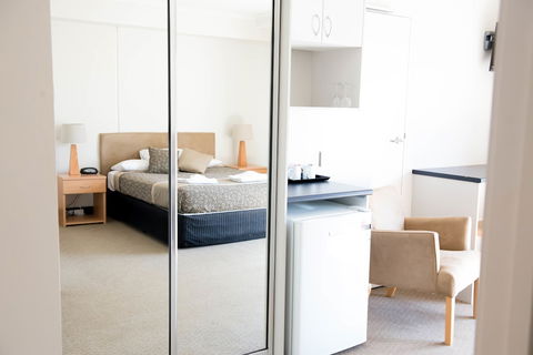 Capella Coach Inn - Accommodation Asia 1