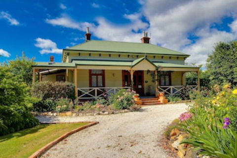B & B At Winterbrook - Accommodation Guide 0