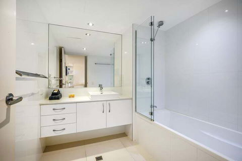 Sundancer Holiday Apartments - Accommodation Guide 4