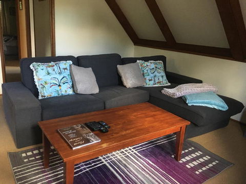 Dancing Waters Cottage - Accommodation Guide 4