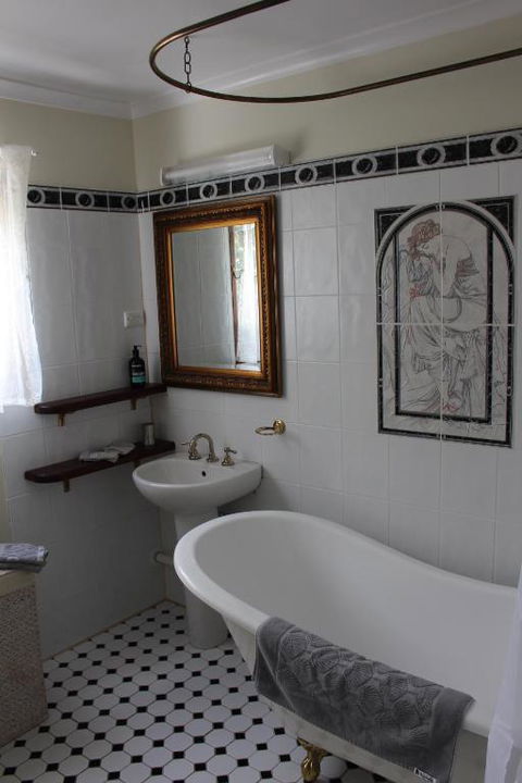 Dancing Waters Cottage - Accommodation Guide 2