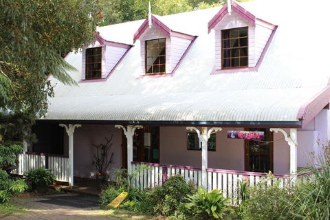 Dancing Waters Cottage - Accommodation Guide 1