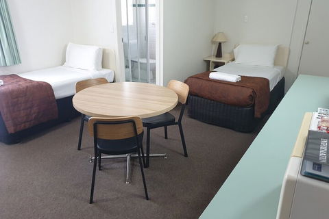 Earls Court Motor Inn - Accommodation Asia 3