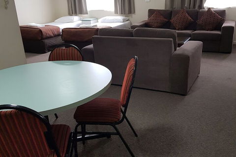 Earls Court Motor Inn - Accommodation Asia 1