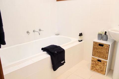 Nagoondie Studio - Accommodation Asia 4