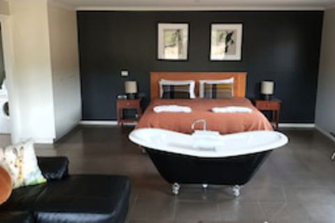 Blaze Rock Retreat - Accommodation Asia 0
