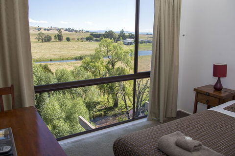Delatite Apartments Timbertop & Fir - Accommodation Guide 4