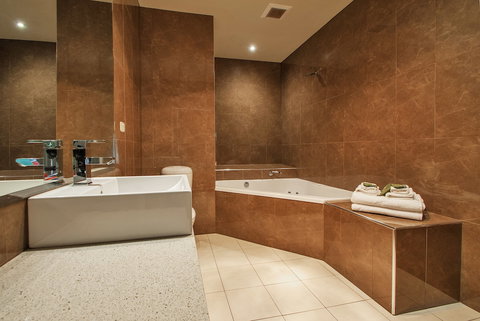 Centenary Peaks - Accommodation China 5