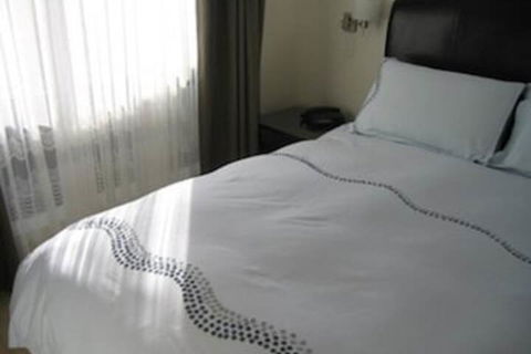 The Charles Robbins - Accommodation Asia 0