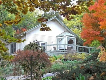 Woolrich Historic Garden Cottage - Accommodation Asia 0