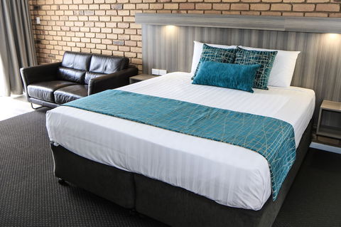 Central Motor Inn - Accommodation Guide 3