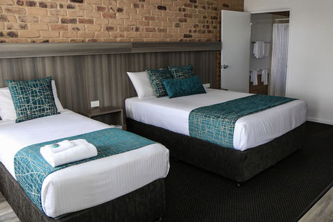 Central Motor Inn - Accommodation Guide 1