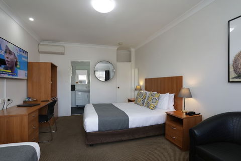Cadman Motor Inn & Apartments - Accommodation Asia 6