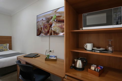Cadman Motor Inn & Apartments - Accommodation Asia 3
