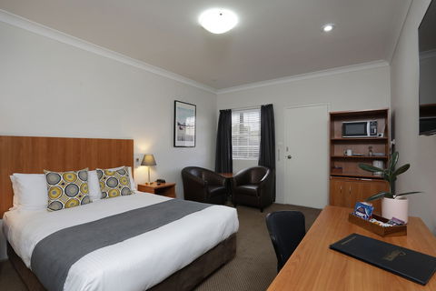 Cadman Motor Inn & Apartments - Accommodation Asia 2