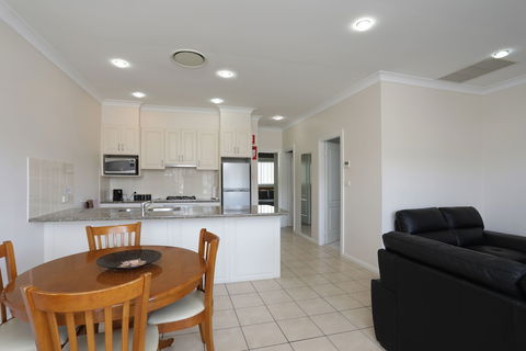 Cadman Motor Inn & Apartments - Accommodation Asia 4