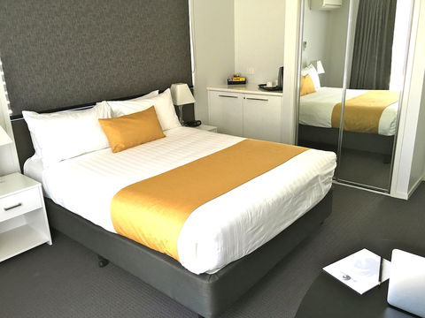 21 On Hursley Motel Apartments - Accommodation Guide 2