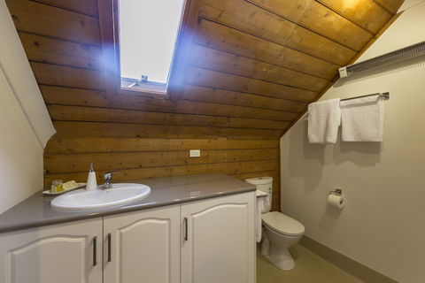 The Racecourse Inn - Accommodation Guide 3