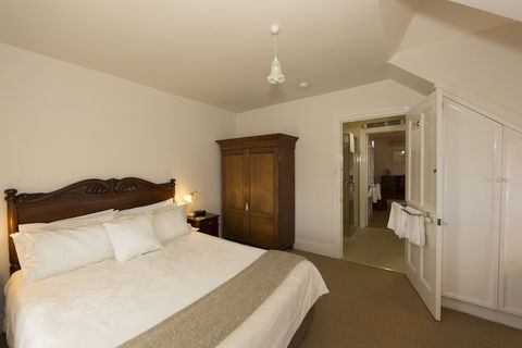 The Racecourse Inn - Accommodation Guide 4