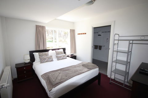 The Lions Lair - Accommodation Asia 6