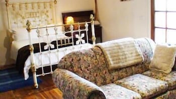Albury Cottages - Accommodation Asia 2