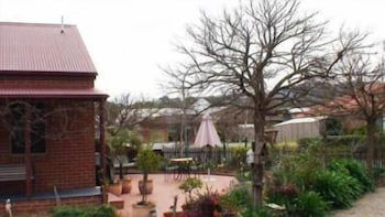 Albury Cottages - Accommodation Asia 0