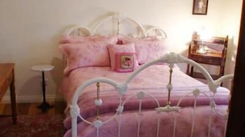 Albury Cottages - Accommodation Asia 4