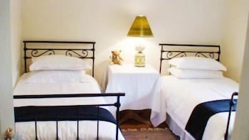 Albury Cottages - Accommodation Asia 5