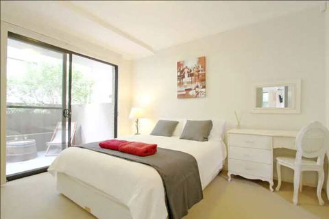 Bondi Beach Garden Apartment - Accommodation Guide 4