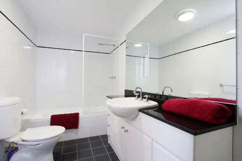 Bondi Beach Garden Apartment - Accommodation Guide 2