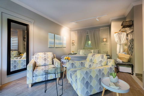 Sailaway Beach House - Accommodation Guide 1