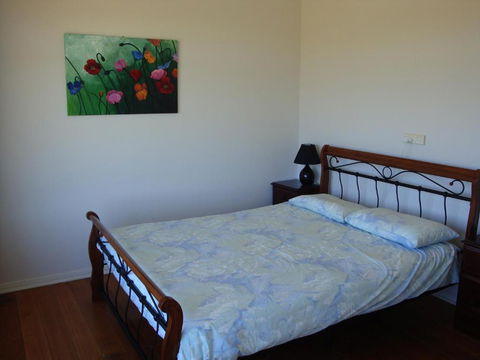 Absolute Waterfront Cottage - Accommodation Asia 6