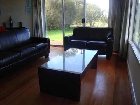 Absolute Waterfront Cottage - Accommodation Asia 2