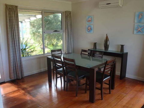 Absolute Waterfront Cottage - Accommodation Asia 4