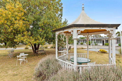 Gazebo Motor Inn - Accommodation Guide 1