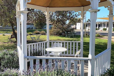 Gazebo Motor Inn - Accommodation Guide 2
