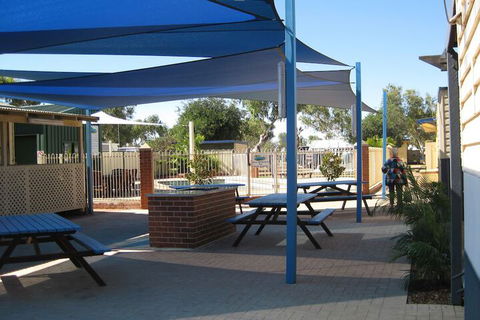 Coral Coast Tourist Park Carnarvon - Accommodation Asia 1