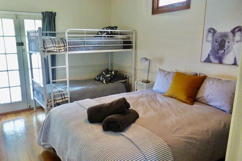 Mansfield On The Manning - Accommodation Guide 3