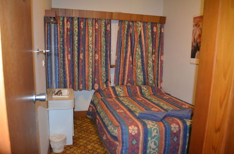 Monarch Motel Hotel - Accommodation Asia 3