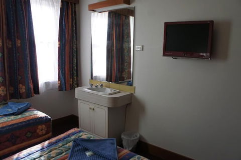 Monarch Motel Hotel - Accommodation Asia 4