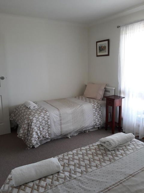Costa Plenti Southend BnB - Accommodation Guide 5
