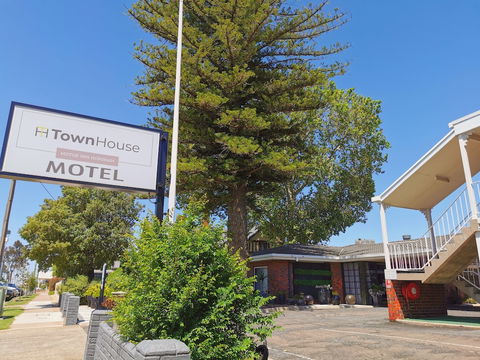 Townhouse Motor Inn - Accommodation Asia 0