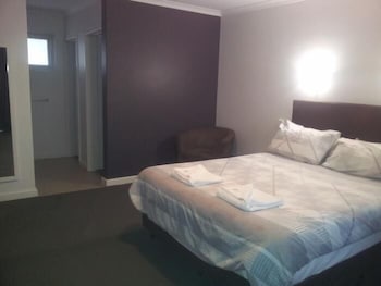 Christies Beach Hotel - Accommodation Asia 0