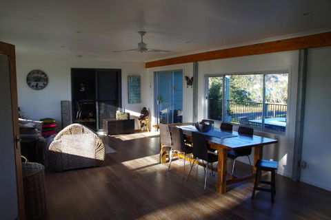 Squeakygate Retreat - Accommodation Guide 1