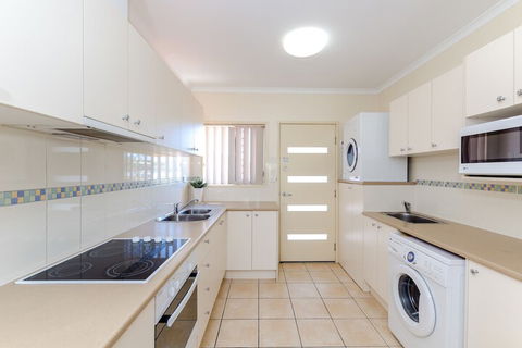 Como Apartments Gladstone - Accommodation Guide 6