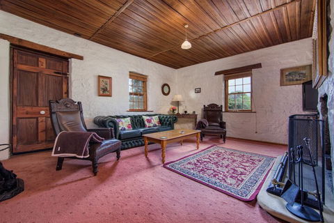 Wagners Cottages - Accommodation Guide 4