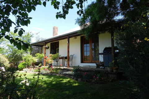 Wagners Cottages - Accommodation Guide 3